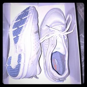 Easy spirit tennis shoe brand new